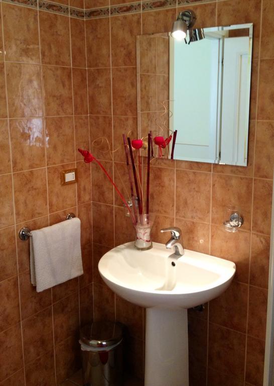 Olly Apartments Болоня Стая снимка