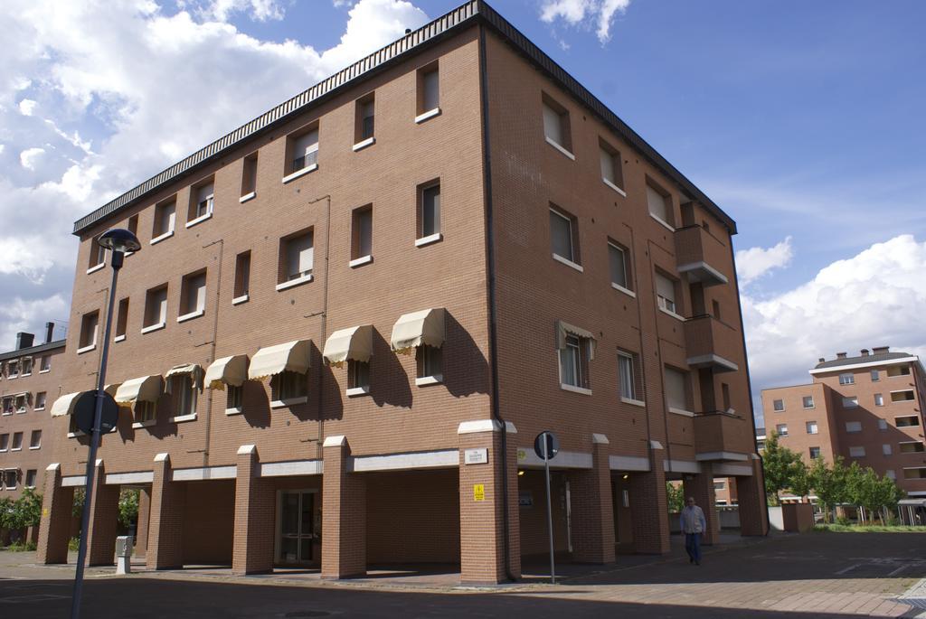 Olly Apartments Болоня Екстериор снимка